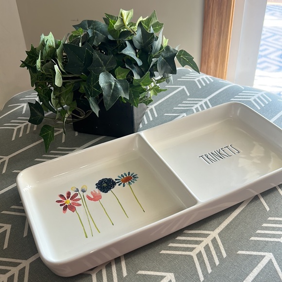 RAE DUNN 1/2 Floral 🌿🌺 “Trinkets” Plate 🪴 - Picture 5 of 9